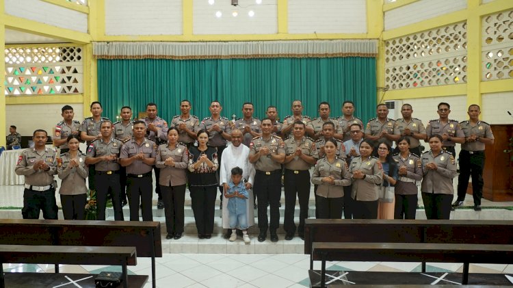Polresta Kupang Kota Gelar Minggu Kasih di Gereja Santo Yoseph Naikoten: Perkuat Sinergi, Bagikan Nomor Layanan Langsung ke Umat.