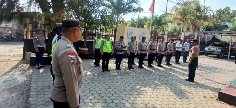 Pimpin Apel Pagi, Kapolsek Kota Raja AKP Leyfrids Mada Tekankan Disiplin Personel dan Evaluasi Pelaksanaan Tugas.