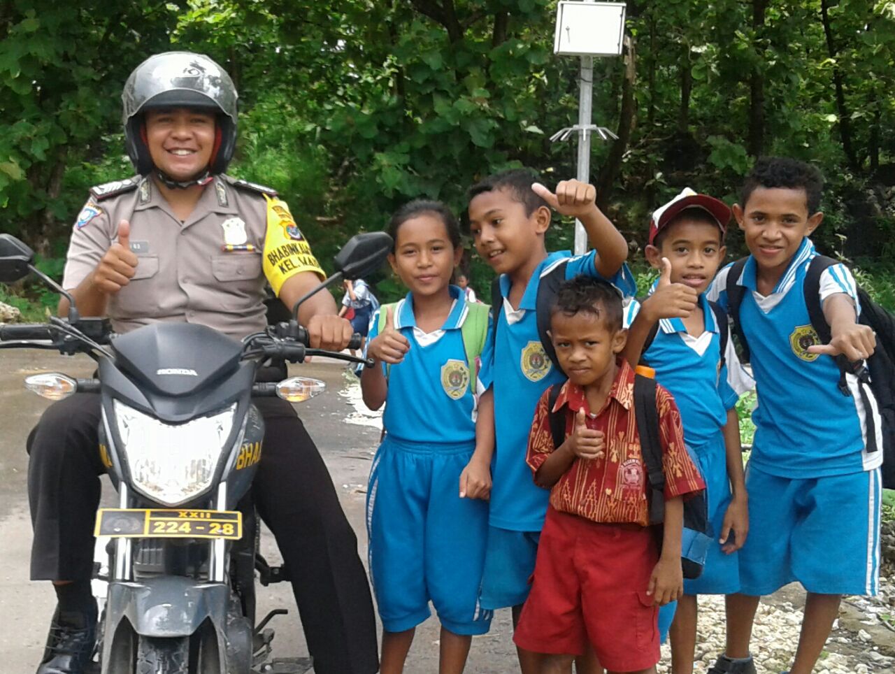 “ Jangan Mampir Di Jalan “ Pesan Bripka Daniel Boimau kepada Anak Sekolah