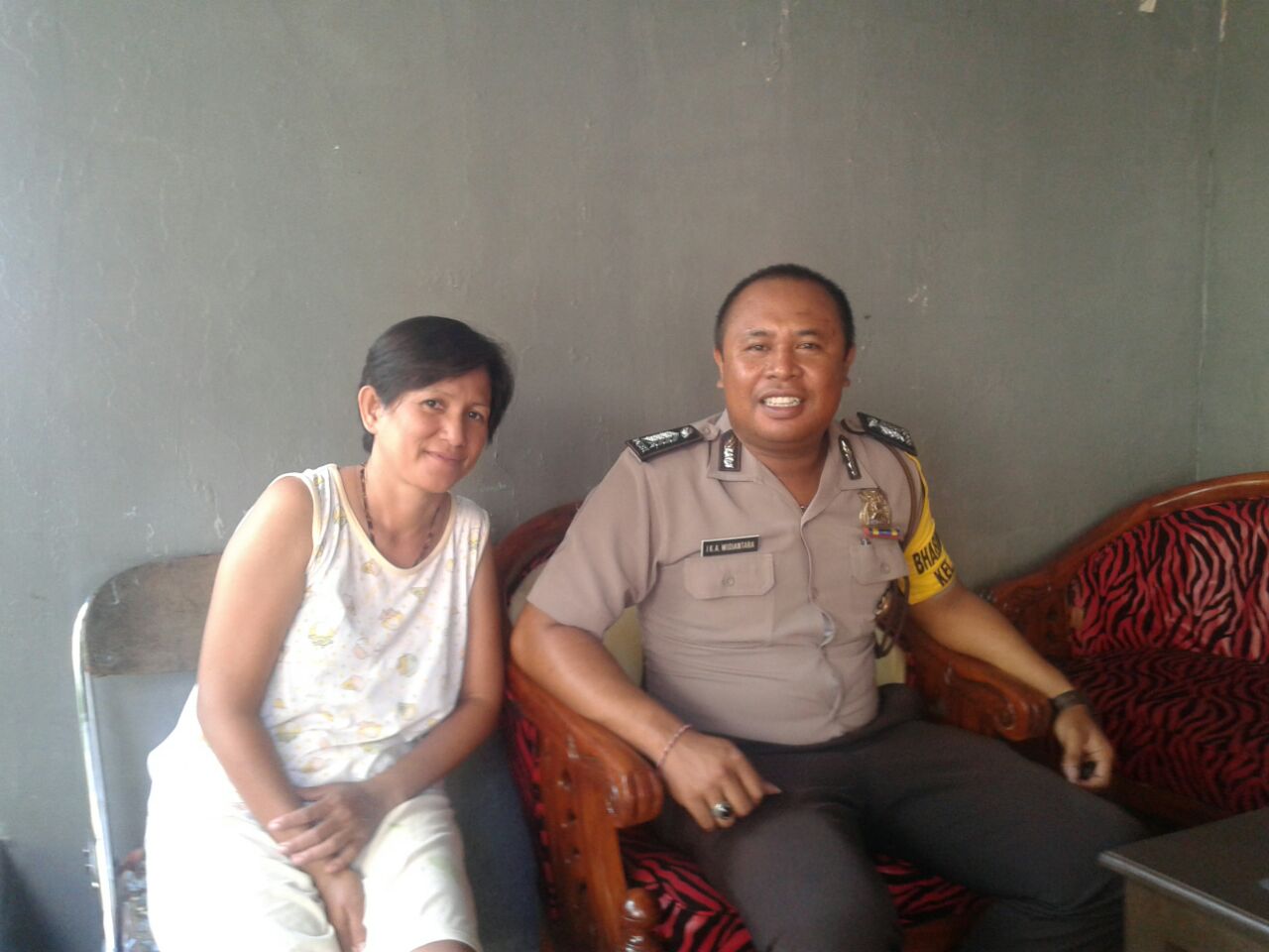 Bhabinkamtibmas Kelurahan Kolhua Sambang dan Berkunjung ke Rumah Warga
