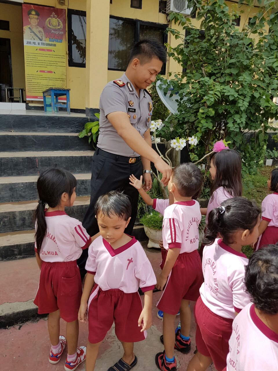 Polsek Maulafa Kedatangan Tamu Anak – Anak TK Kaisarea BTN Kolhua.