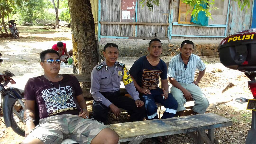 Bhabinkamtibmas Kelurahan Penfui Laksanakan Patroli Dialogis dan Sambang ke Warga.