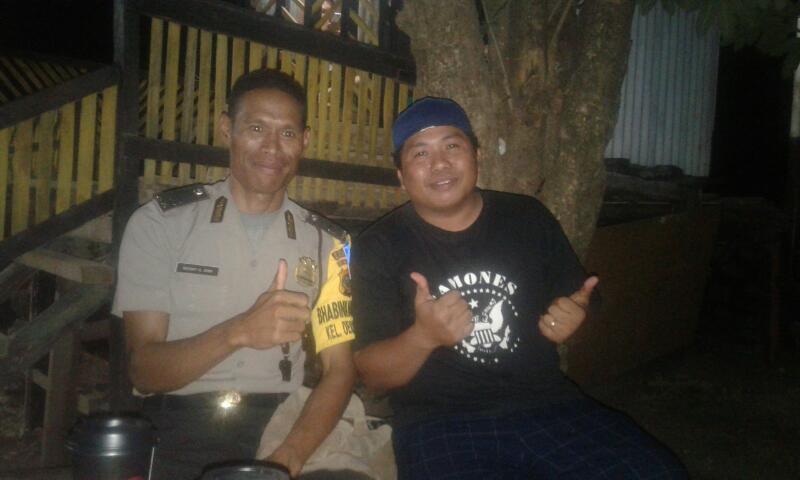 Bhabinkamtibmas Berikan Himbauan Kamtibmas Kepada Penonton.