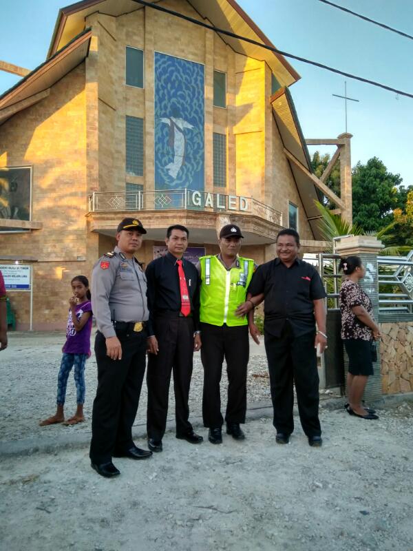 Operasi Semana Santa : Personil Polres Kupang Kota Laksanakan Pengamanan Ibadah Paskah.