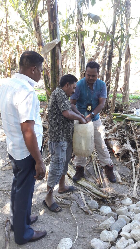 K2YD : Satuan Narkoba Polres Kupang Kota Kembali Diamanakan 105 Liter Minuman Keras.