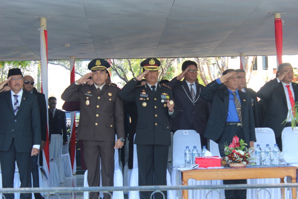 Kapolres Kupang Kota Hadiri Upacara Pengibaran Bendera Merah Putih dalam Rangka Memperingati HUT RI Ke – 72.