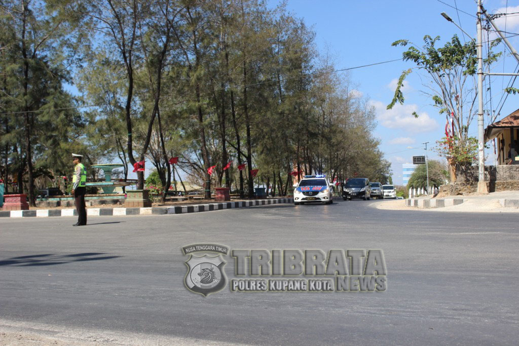 Polres Kupang Kota Laksanakan Pengamanan Jalur Kunjungan Ketua Umum PDIP.