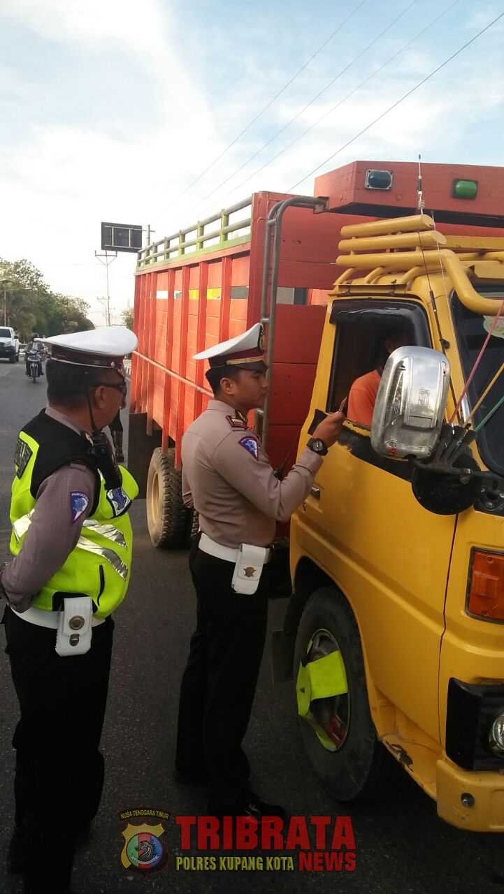 Puluhan Pengendara Terjaring Razia di Hari Pertama Operasi Zebra Turangga 2017 di Kota Kupang.