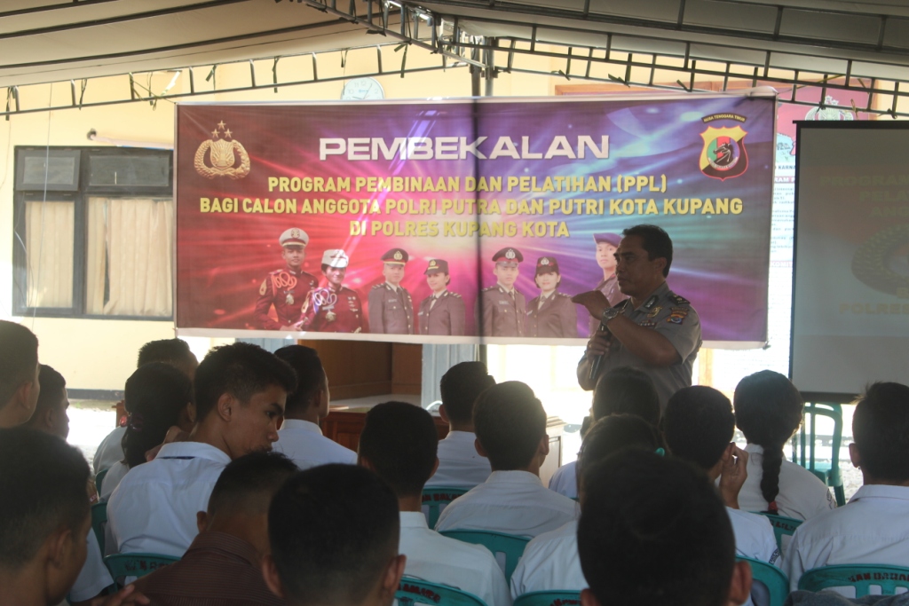 Polres kupang Kota Adakan Pembekalan Program Pembinaan dan Pelatihan ( PPL ) bagi Calon Anggota Polri.