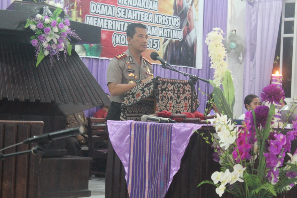 Kapolres Kupang Kota berikan Himbauan Kamtibmas di Gereja Betlehem Oesapa Barat.