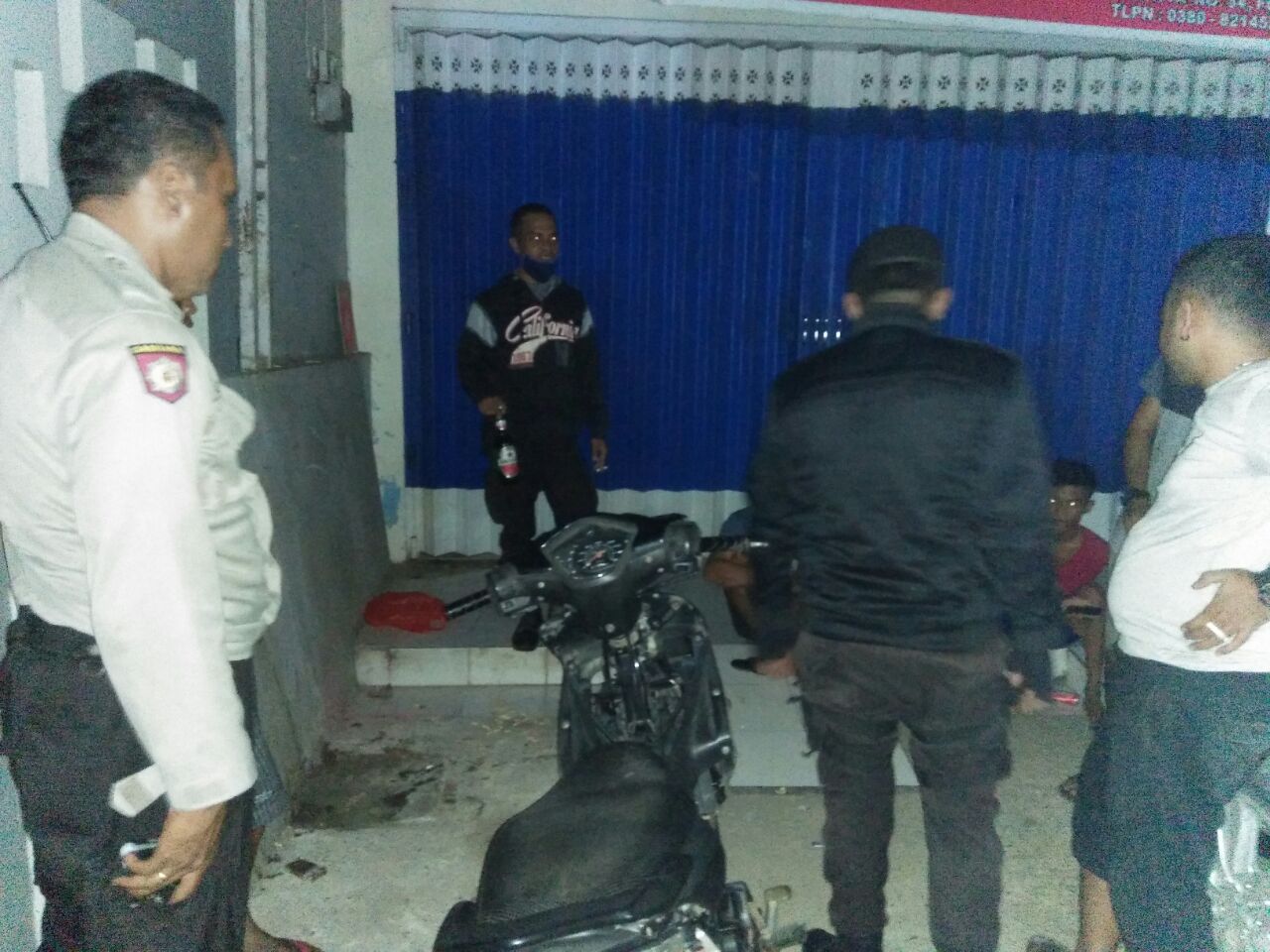 Patroli Dalmas Polres Kupang Kota Bubarkan Pemuda yang Sedang Miras di Pinggir Jalan