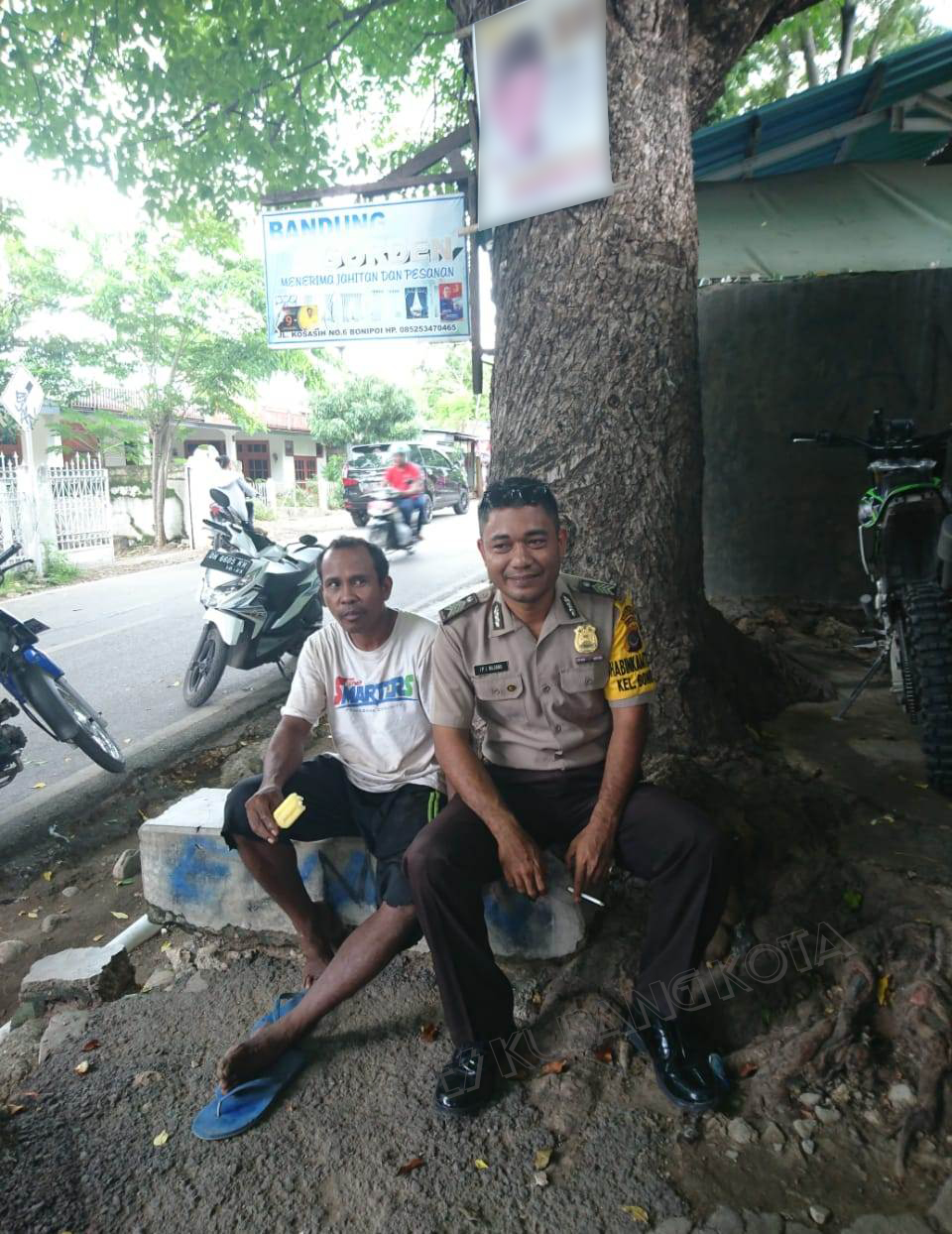 Antisipasi Berita Hoax Di Masyarakat, Bhabinkamtibmas Kelurahan Bonipoi Sambangi  Kediaman Ketua RT.