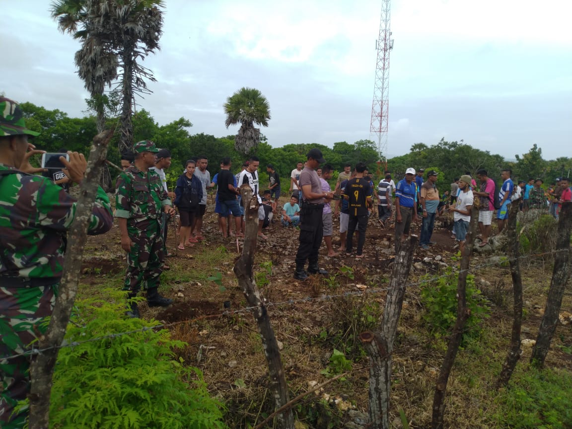 JAGA KELESTARIAN ALAM, POLRI-TNI BERSAMA MAHASISWA UNWIRA KUPANG TANAM 1000 POHON KELOR