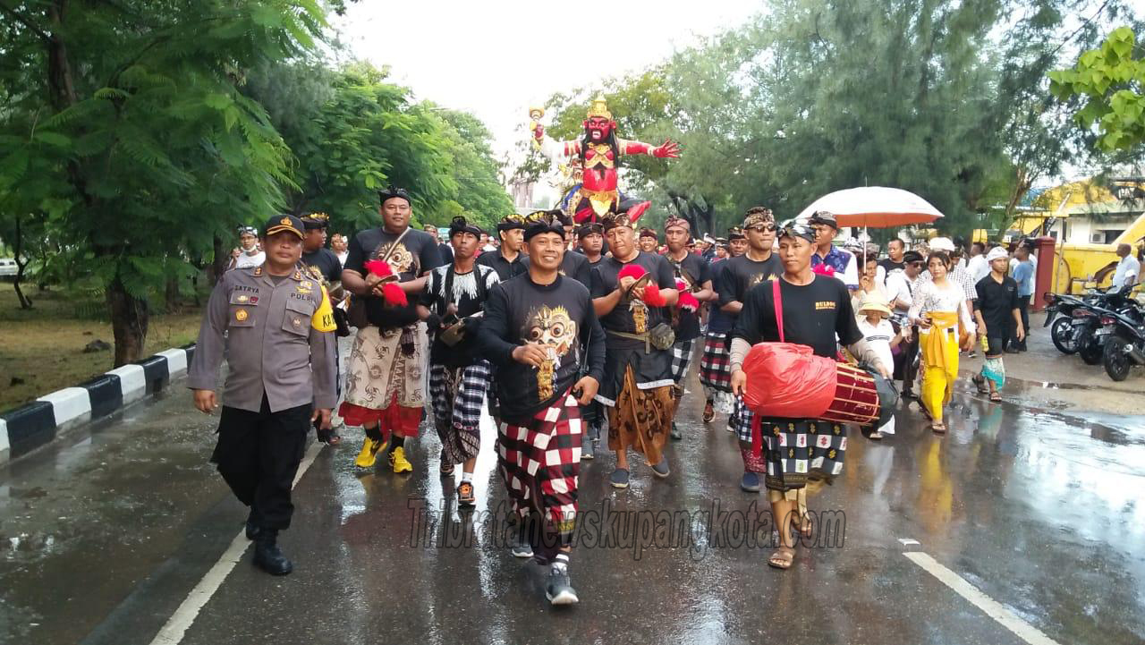 Personil Polres Kupang Kota Amankan Kegiatan Kupang Coklat Hijau Festival I Tahun 2019  dan Pawai Ogoh-Ogoh.
