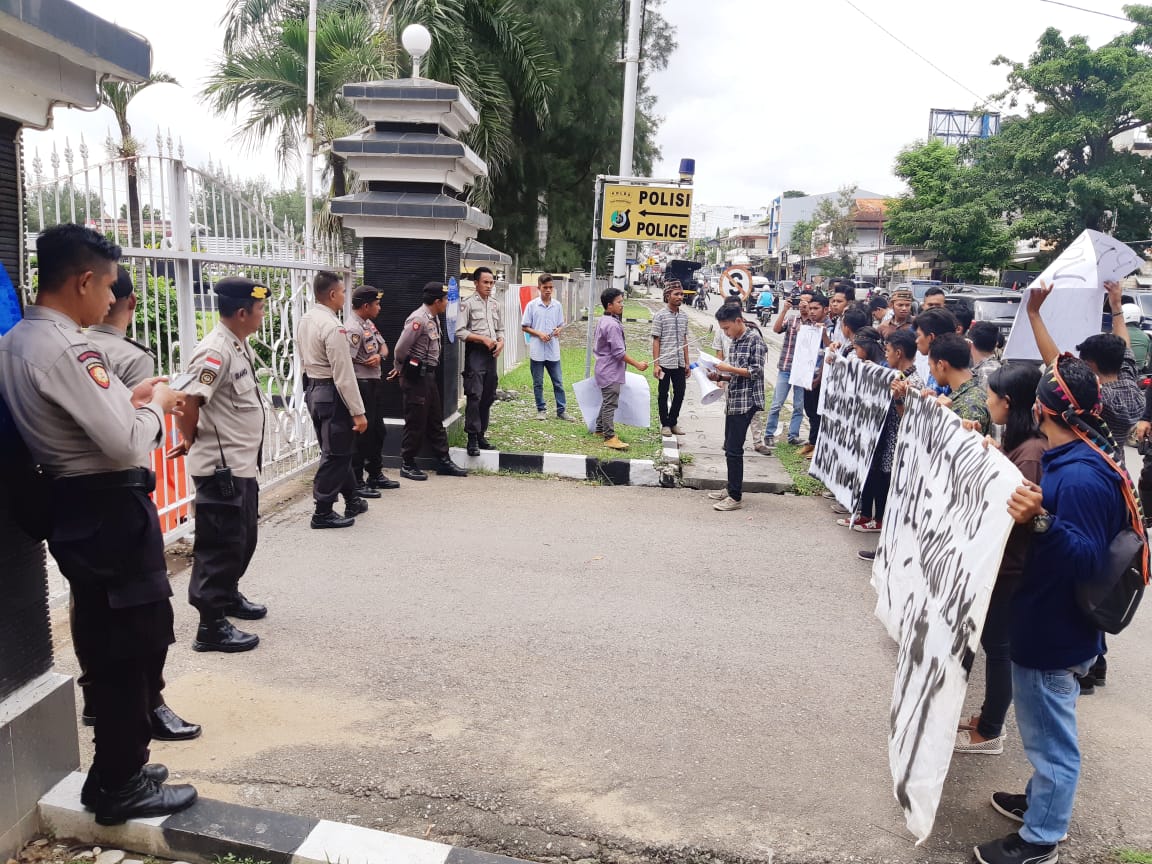 Pengamanan Unjuk Rasa Forum Aliansi Mahasiswa Manggarai Kupang