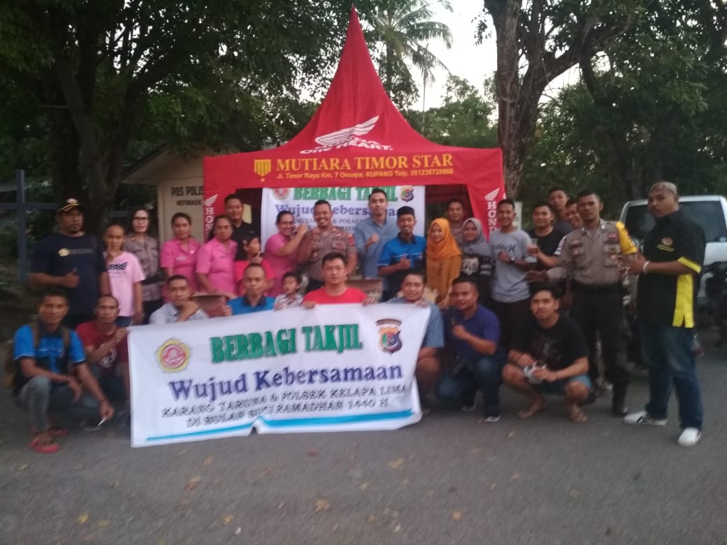 Semarak Ramadhan , Polsek Kelapa Lima Bagi-bagi Takjil