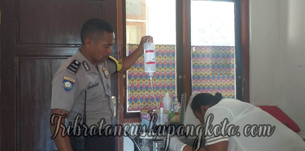 Aksi Bhabinkamtibmas Kelurahan Naimata Bantu Ibu yang mengalami Pendarahan saat melahirkan.