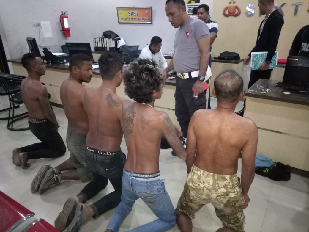 Bawa Senpi Rakitan dan Sajam, 5 Pemuda Dibekuk Satuan Sabhara Polres Kupang Kota