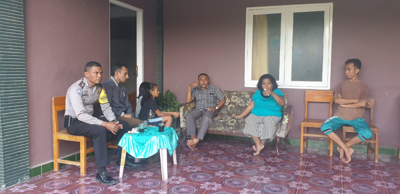 Bhabinkamtibmas Kelurahan Bakunase II Sambangi warga Desa Binaan Sampaikan Himbauan Kamtibmas