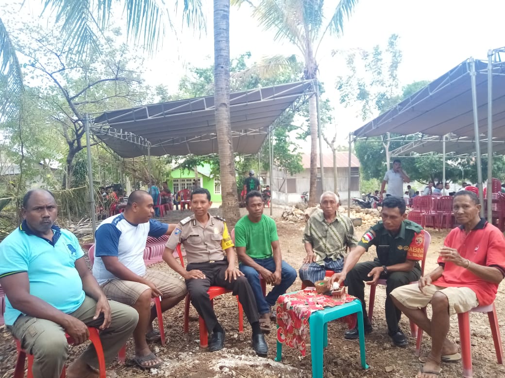 Bhabinkamtibmas Manulai II Sambangi Pesta Pernikahan Warganya