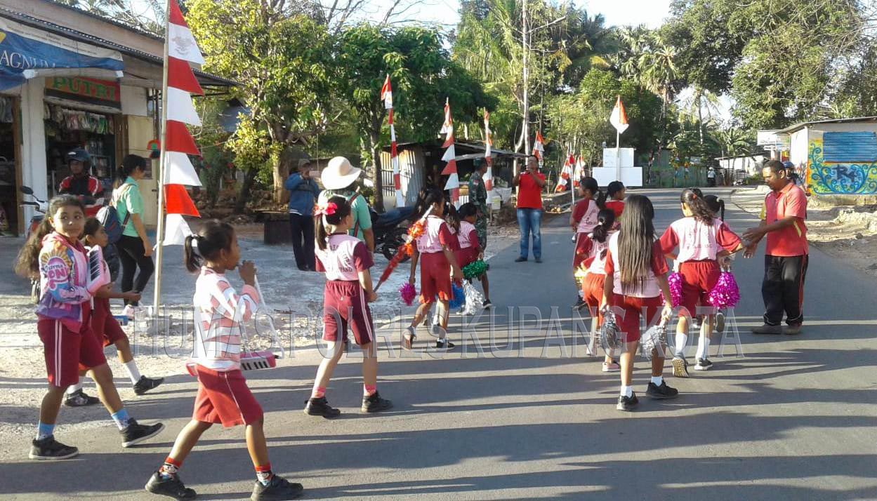 Bhabinkamtibmas Berikan Pengamanan Jalan Sehat dan Pentas Seni SD Inpres Liliba.