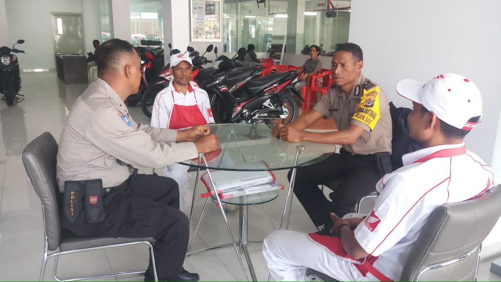 Jalin Kemitraan,Panit Binmas dan Bhabinkamtibmas Sambangi Dealer Motor.