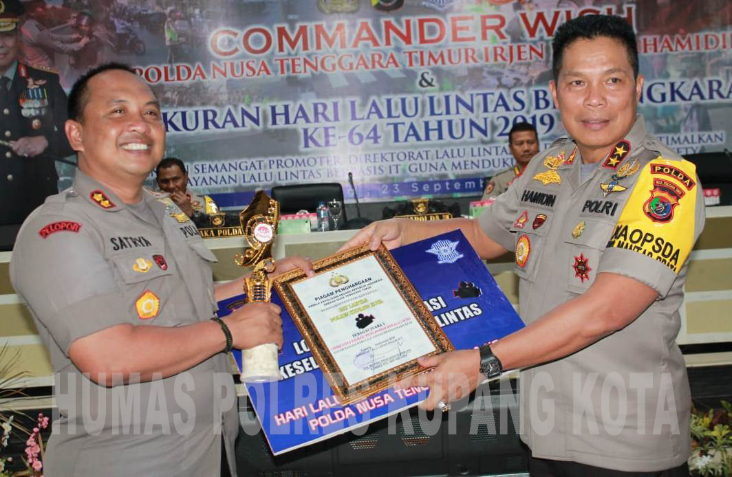 Juara lomba video 'Edukasi Keselamatan Berlalu Lintas', Polres Kupang Kota Terima Piagam.