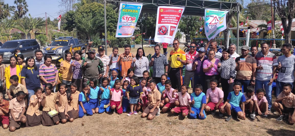 KAPOLSEK ALAK DUKUNG SOSIALISASI GERAKAN STOP BUANG SAMPAH DI JALAN BAGI PENGGUNA JALAN DAN PEMILIK KENDARAAN BERMOTOR