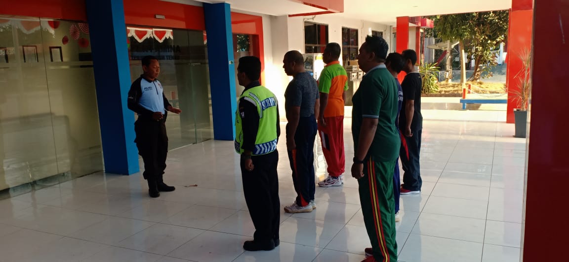 Tingkatkan Kemampuan, Satbinmas Polres Kupang Kota Latih Satpam Pertamina Depo Tenau Kupang Tentang PBB