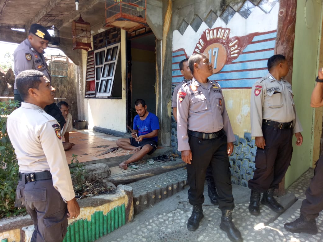 Satuan Sabhara Polres Kupang Kota Patroli ke Rumah Warga dan Berikan Pesan Kamtibmas