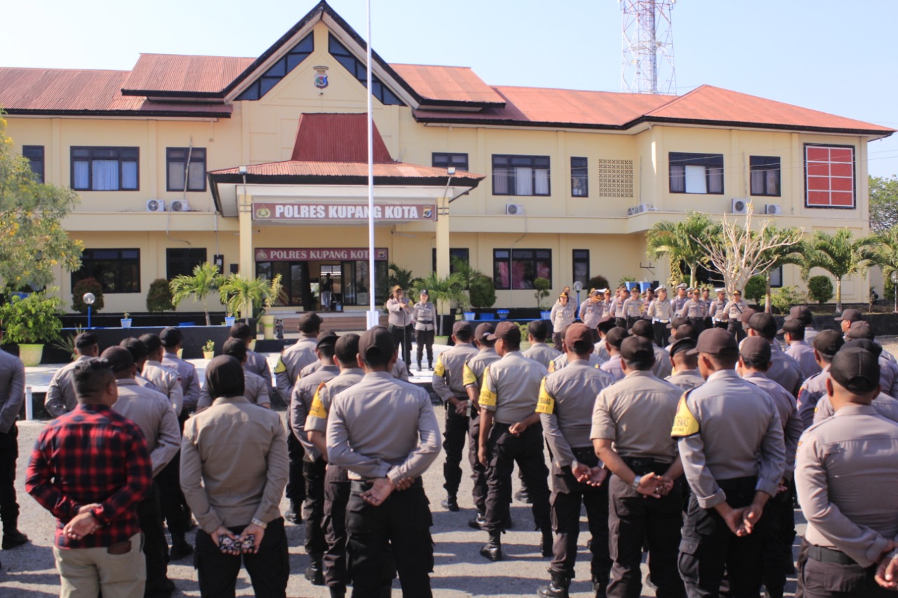 Polres Kupang Kota Gelar Apel Siaga Kesiapan Pengamanan Pelantikan Presiden dan Wakil Presiden