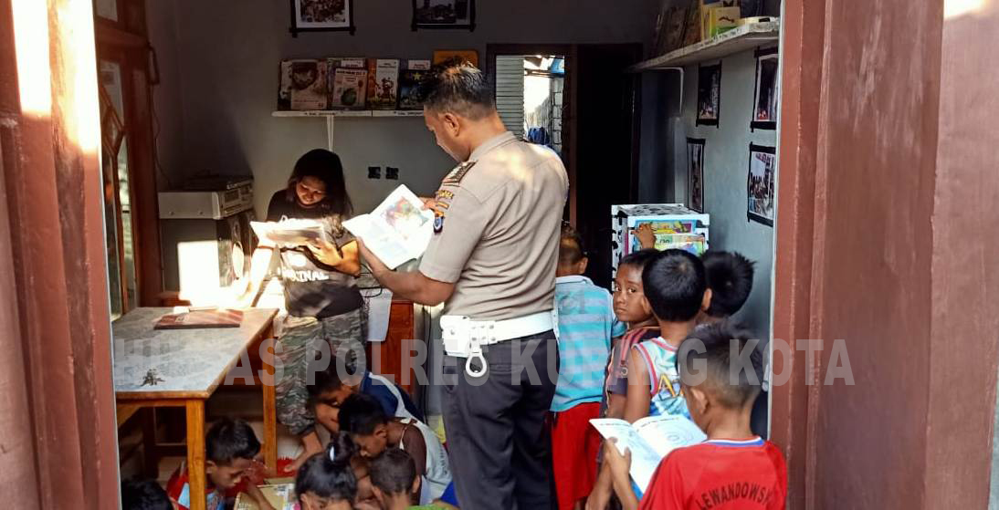 Peduli Terhadap Minat Baca Anak-Anak, Bripka Thomas Radiena Dirikan Rumah Baca Batu Piak.