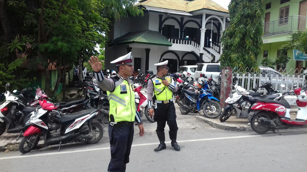 Beri Rasa Aman dan Nyaman,Personil Satlantas Laksanakan Pengamanan Sholad Jumat.