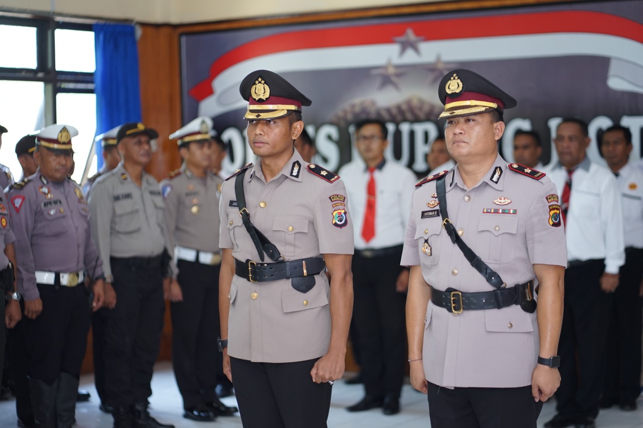 Kapolres Kupang Kota Pimpin Sertijab Wakapolres  di Aula Mapolres Kupang Kota