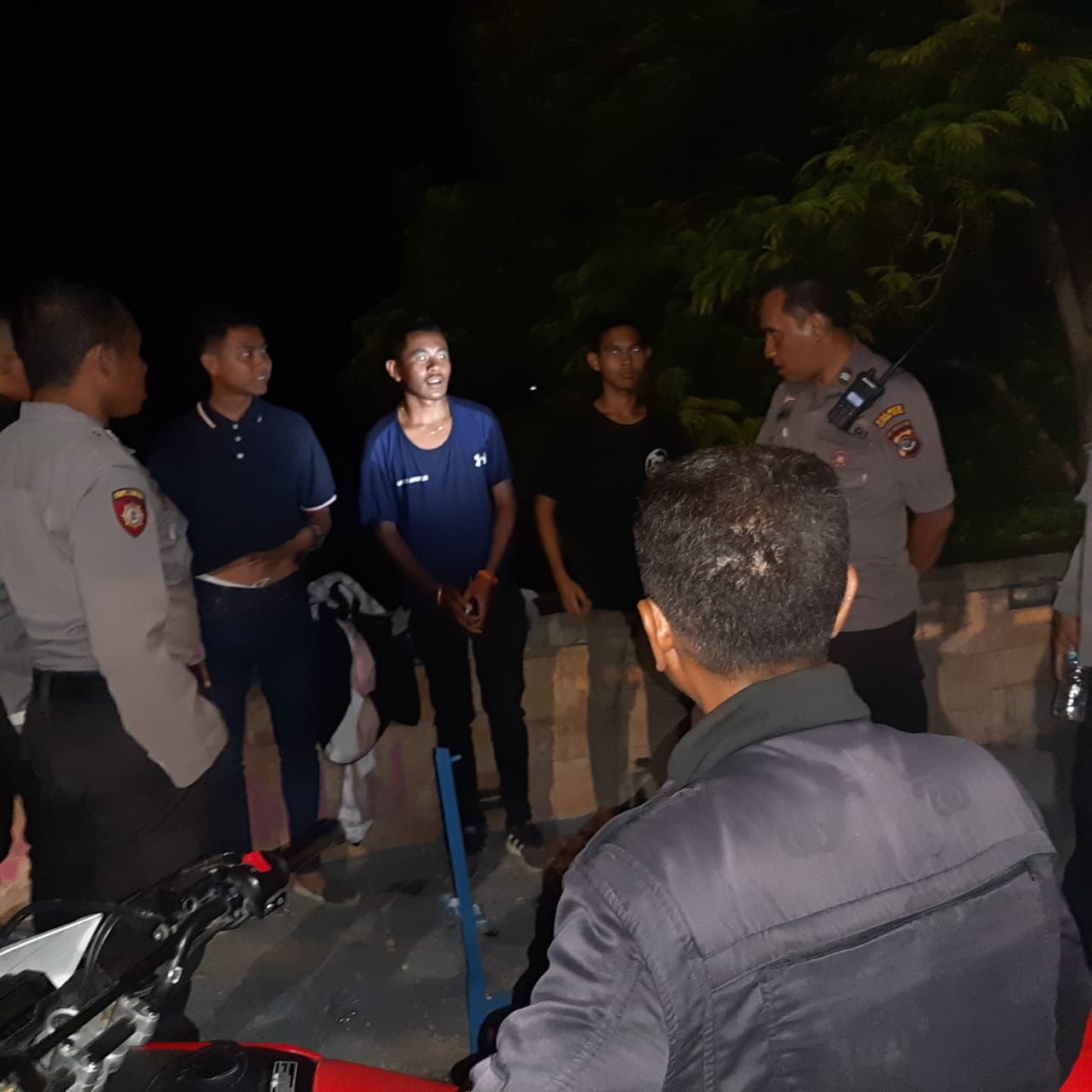 Patroli Malam, Satuan Sabhara Polres Kupang Kota Beri Pembinaan Bagi 3 Pemuda yang Konsumsi Miras