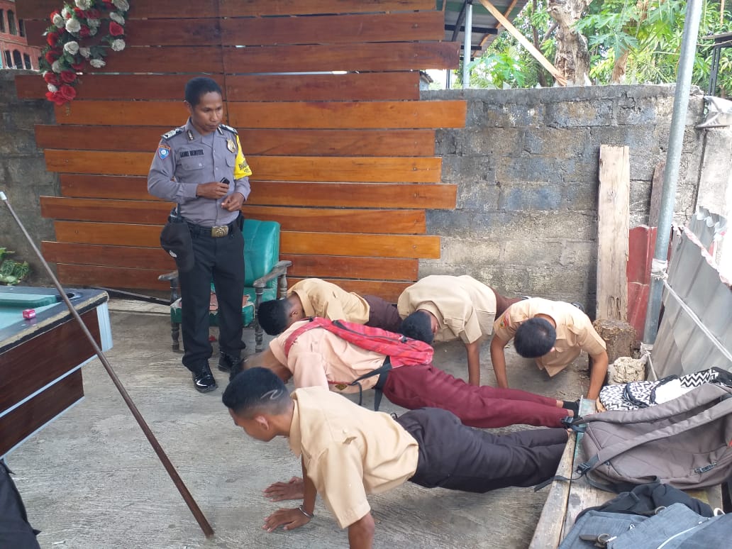 Bolos dan main Bilyard, 5 Siswa SMA Diberikan Tindakan Oleh Bhabinkamtibmas Kelurahan Oebufu