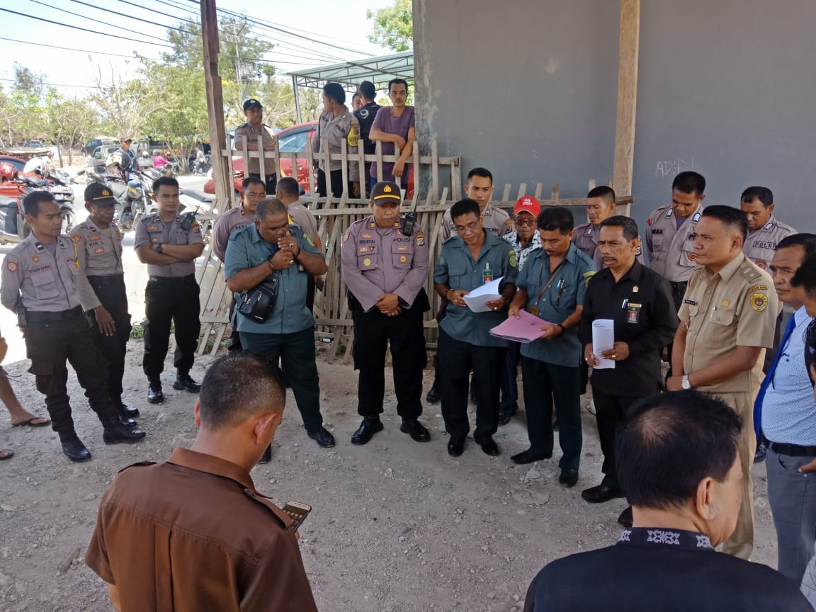 Personil Polres Kupang Kota Kawal dan Amankan Jalannya Eksekusi Tanah di Kelurahan TDM