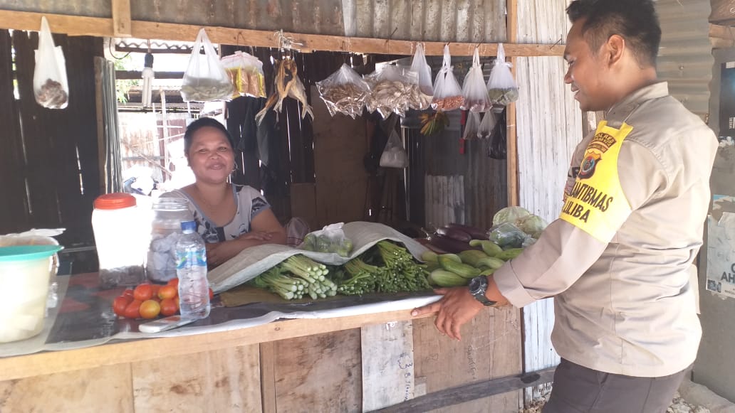 Antisipasi Gangguan Kamtibmas, Bhabinkamtibmas Kelurahan Liliba Sambang Penjual Sayur