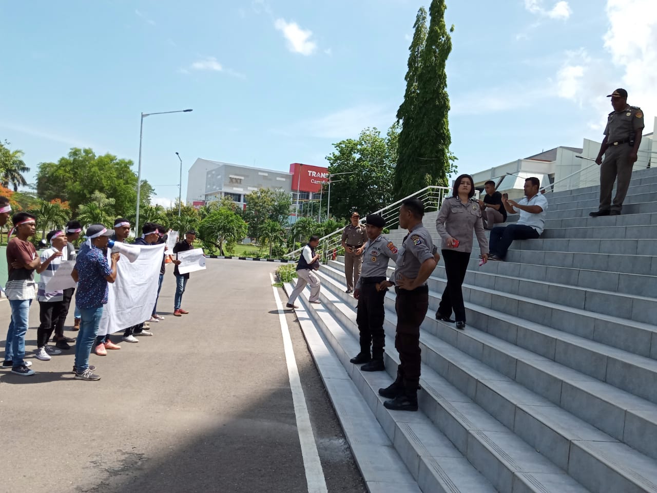 Pengamanan Aksi Unjuk Rasa Gerakan Mahasiswa Pro Demokrasi Malaka Oleh Personil Polres Kupang Kota