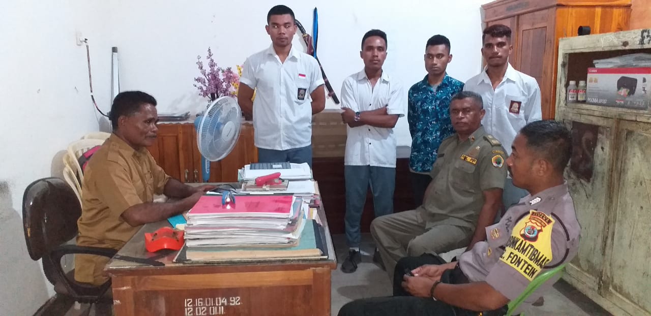 Jalin Kebersamaan Dengan Pihak Sekolah, Bhabinkamtibmas Kelurahan Fontein Sambangi SMA Swasta Nesi Neonmat