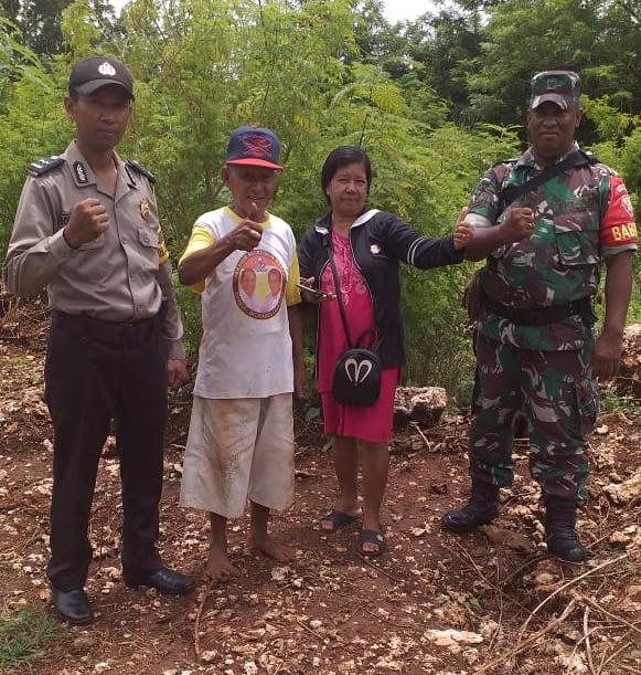 Begini Wujud Sinergitas TNI-Polri, Bhabinkamtibmas dan Babinsa Kelurahan Manulai II Sambang Warga