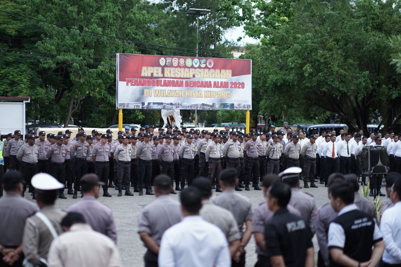 POLRES KUPANG KOTA LAKSANAKAN APEL KESIAPSIAGAAN PENANGGULANGAN BENCANA ALAM 2020 DIWILAYAH KOTA KUPANG