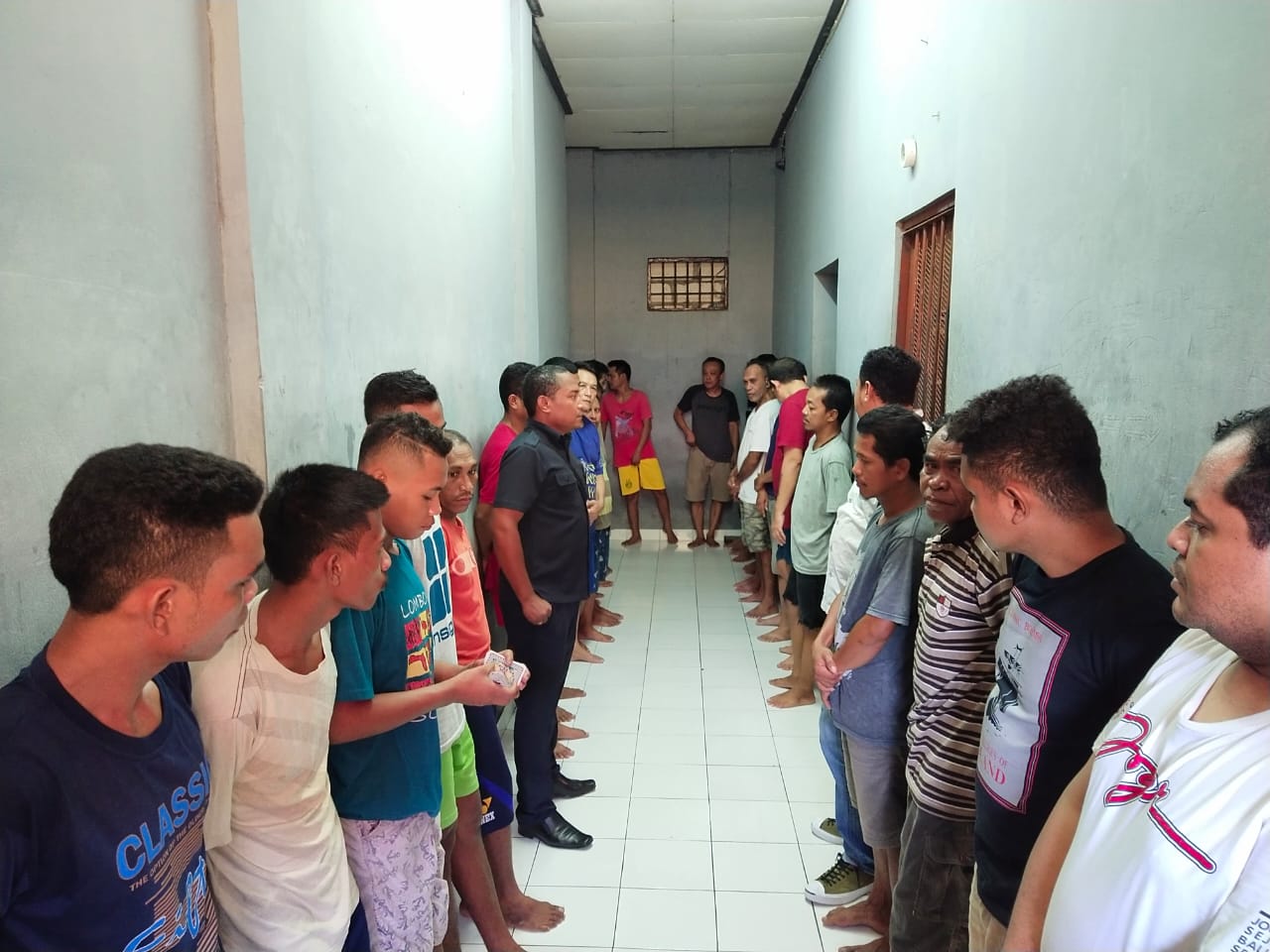Piket Pawas Bersama Kasat Tahti Cek Ruang Tahanan Polres Kupang Kota