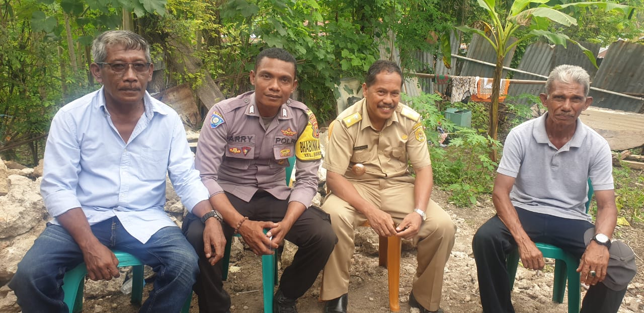Pelihara Kamtibmas, Bhabinkamtibmas Kelurahan Bakunase II Sambang Warga
