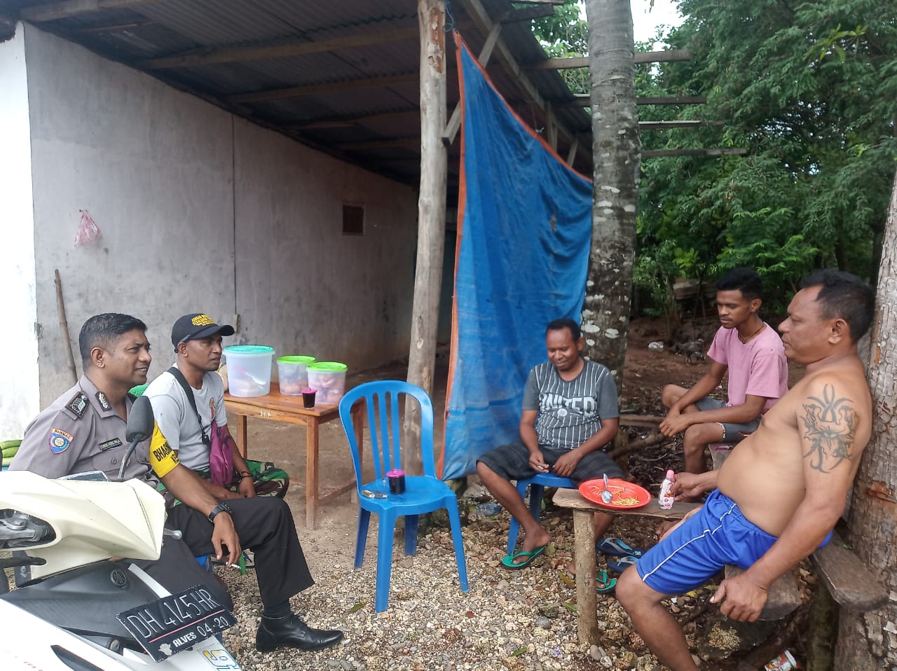 Bhabinkamtibmas Kelurahan Naioni Sampaikan Himbauan Larangan Minum Minuman Keras