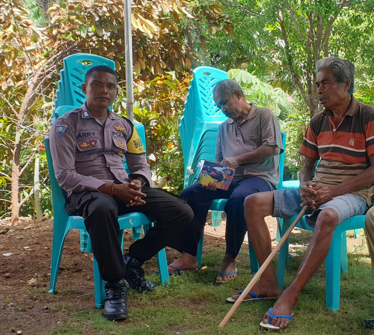 Cegah Paham Radikalisme, Bhabinkamtibmas Kelurahan Bakunase II Sambang Tokoh Masyarakat