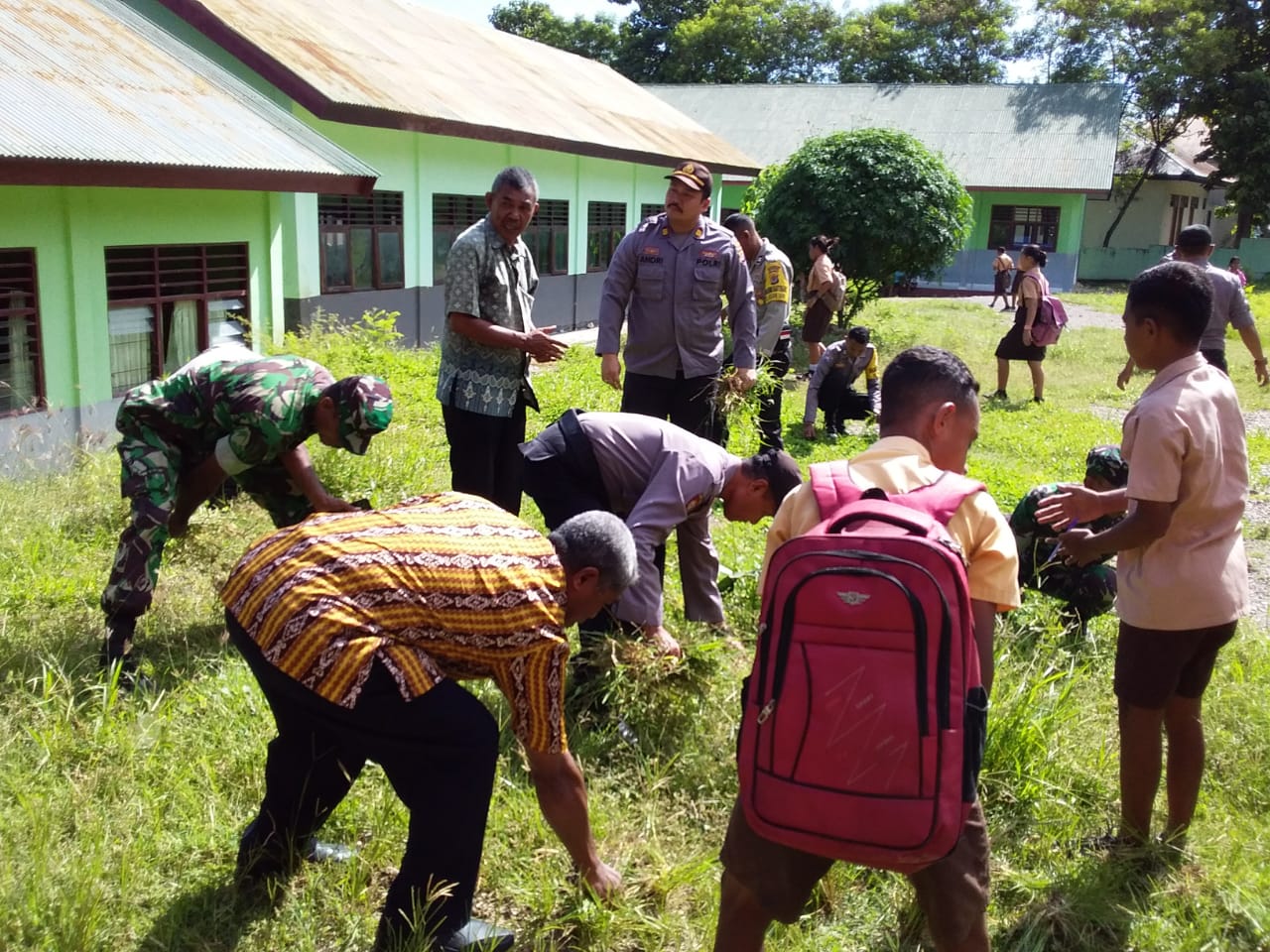 Polsek Kelapa Lima Berikan Sosialisasi Serta Laksanakan Kerja Bakti Dalam Mencegah Virus Corona/Covid-19