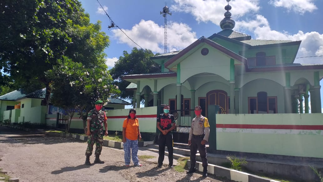 Antisipasi Penyebaran Virus Corona, Bhabinkamtibmas Bersama Babinsa Serta Lurah Fatufeto Berikan Himbauan Ke Pendeta Dan Pengurus Masjid