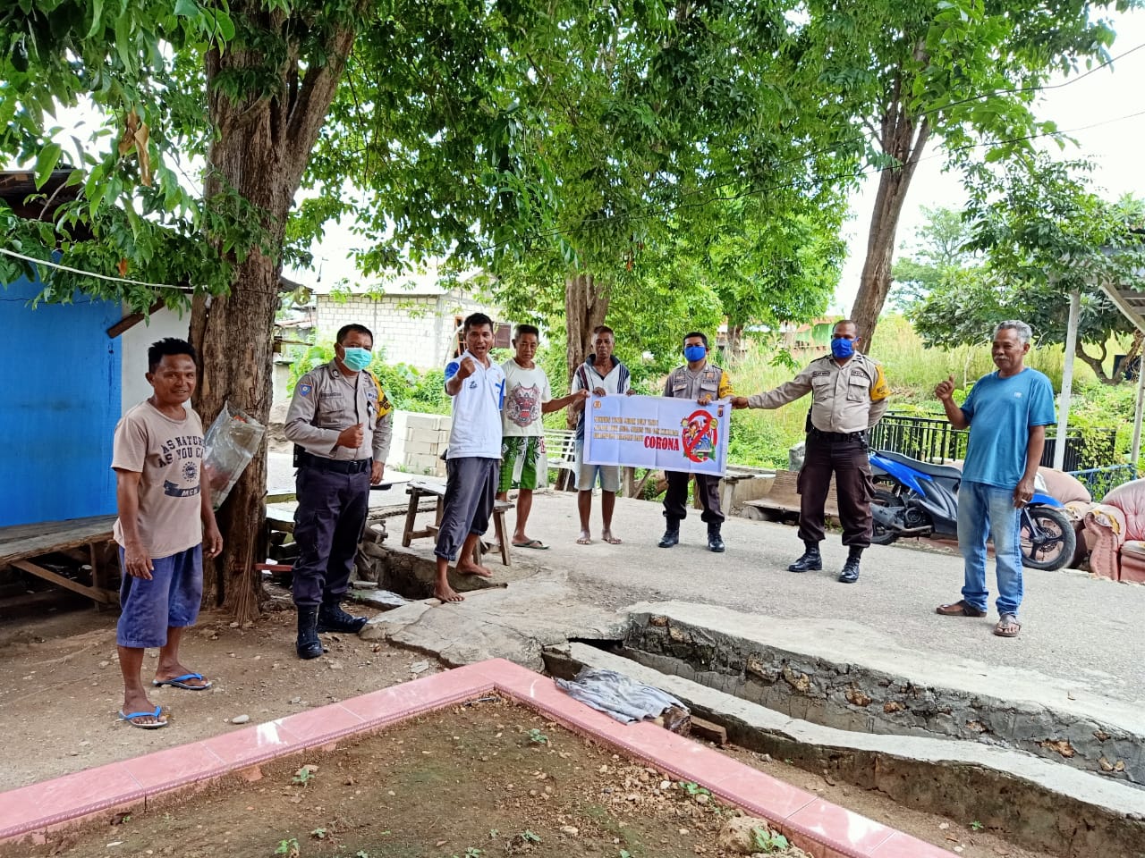 Bhabinkamtibmas Polsek Alak Berikan Himbauan Cegah Penyebaran Covid 19 Di Kecamatan Alak