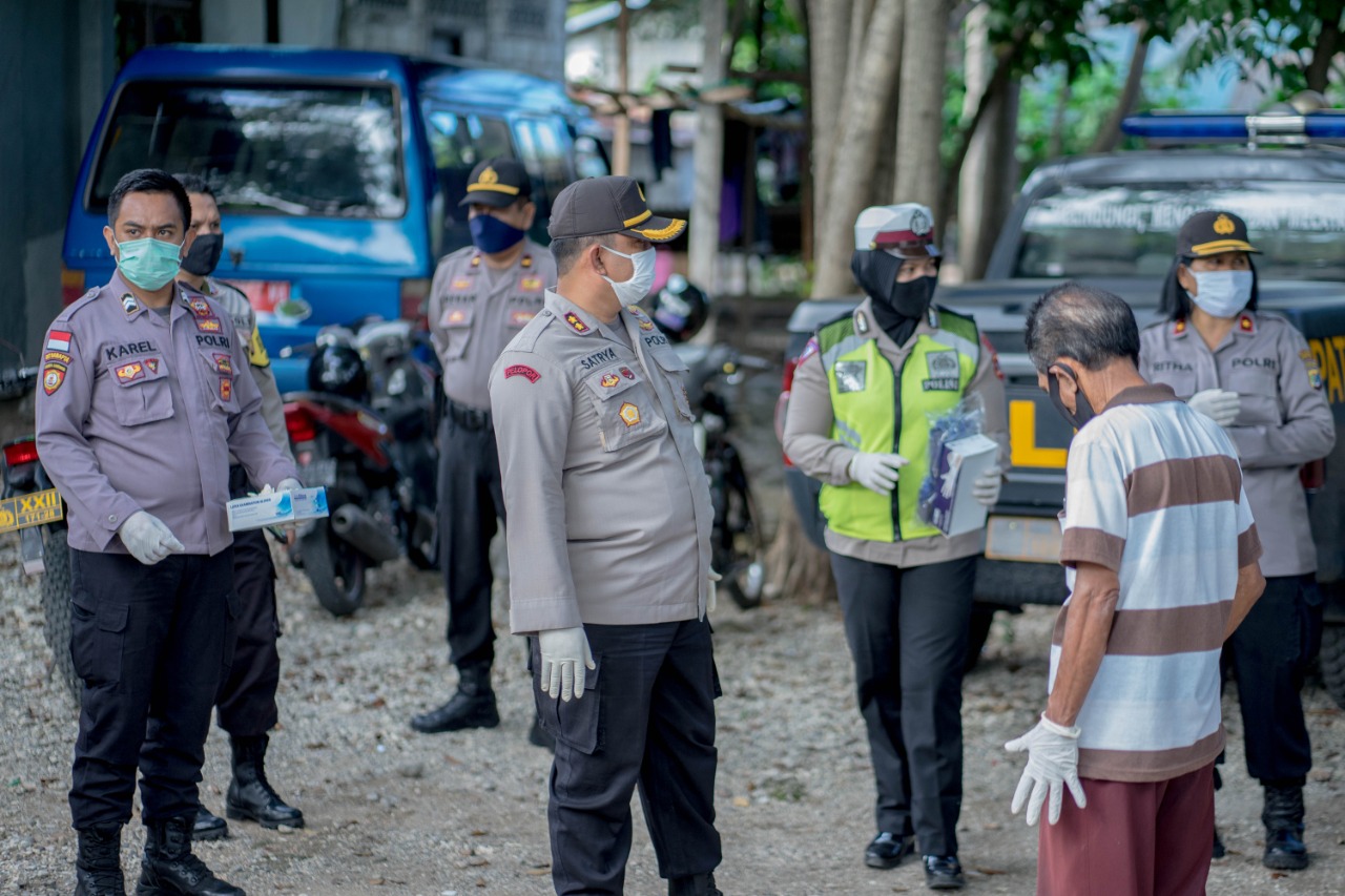 Polres Kupang Kota Laksanakan Bakti Sosial Polri Peduli Covid - 19